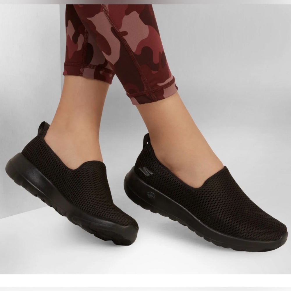 Skechers GO Walk slip ons in size 8.5